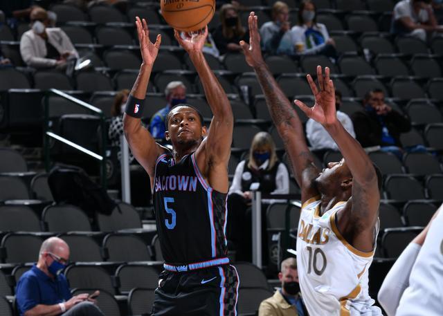  福克斯穿针引线国王全民皆兵爆冷击败卫冕冠军掘金  